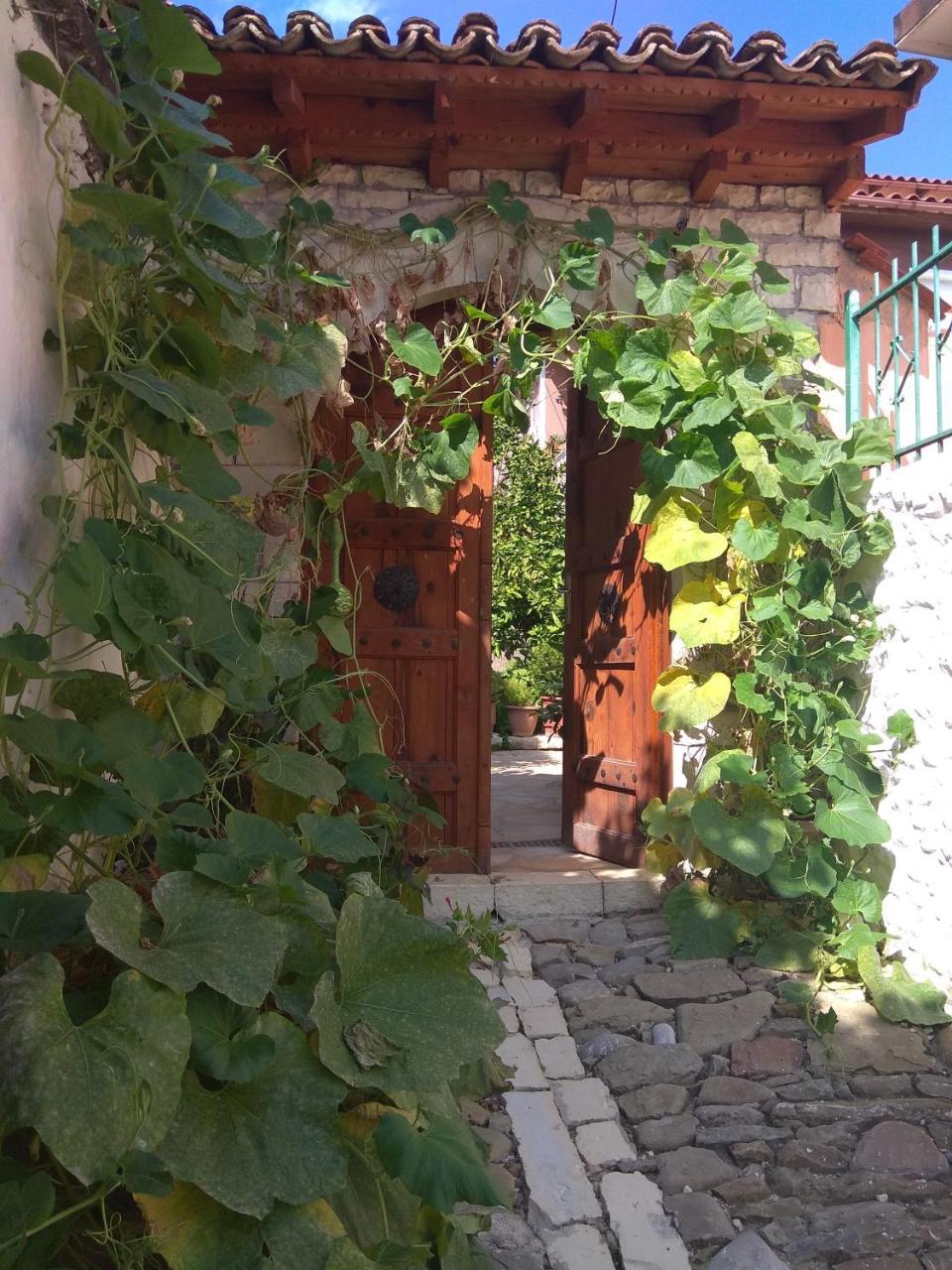 Guesthouse Hlias Gloria Berat Exterior foto