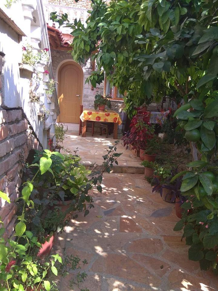Guesthouse Hlias Gloria Berat Exterior foto