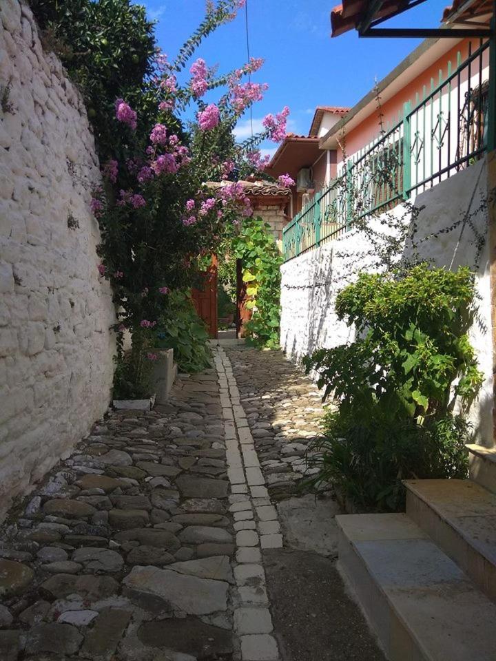 Guesthouse Hlias Gloria Berat Exterior foto