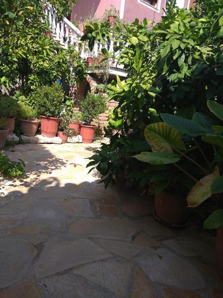 Guesthouse Hlias Gloria Berat Exterior foto